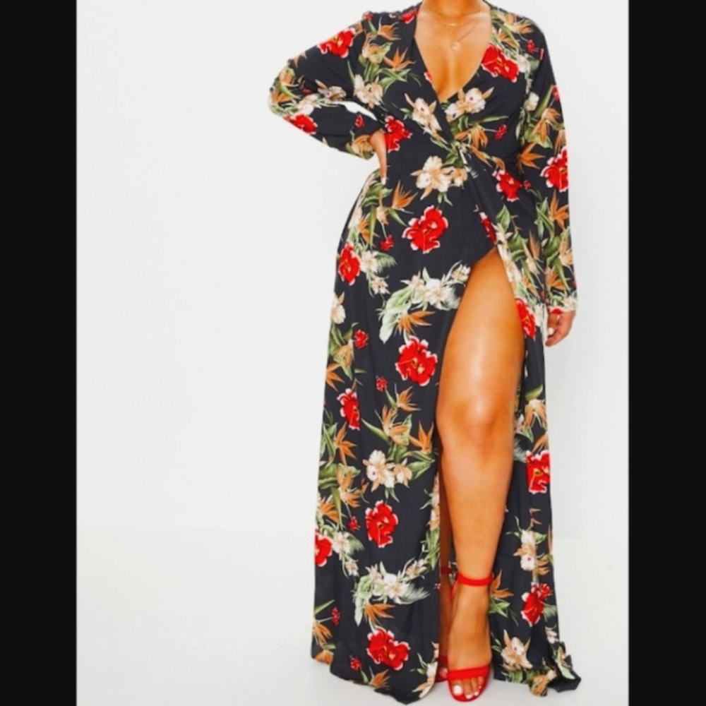 PrettyLittleThing Plus Black Floral Twist Front Maxi Dress
